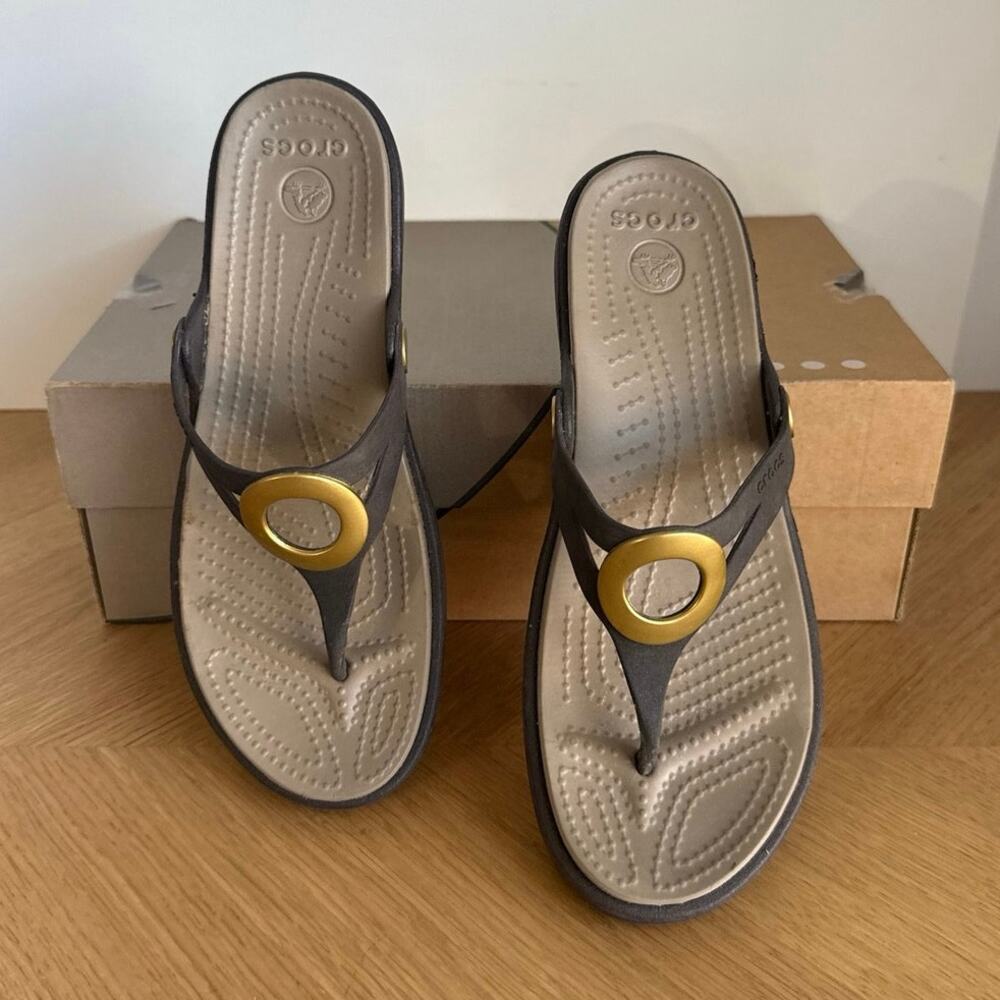 Crocs Sanrah Beveled Circle Women Wedge Sandals- SZ 7